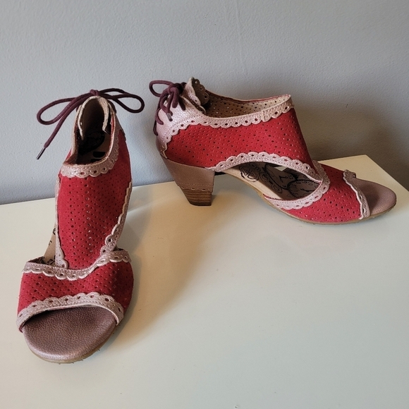 DKode Shoes - DKode T Strap Open Toed Sandals With Back Ties, VGUC, Size 38